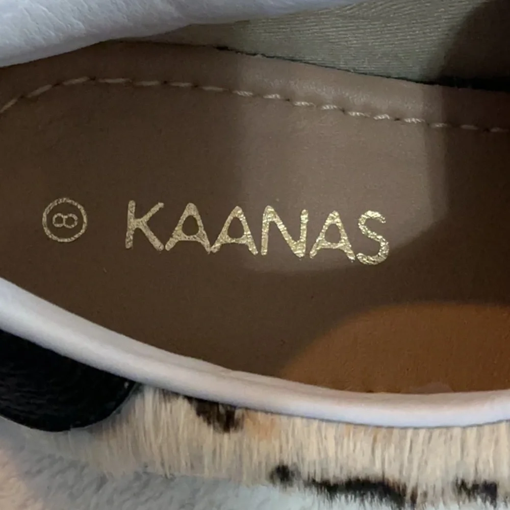 NWOT Kaanas White Leather Sneakers w/ Cheetah Print Fur